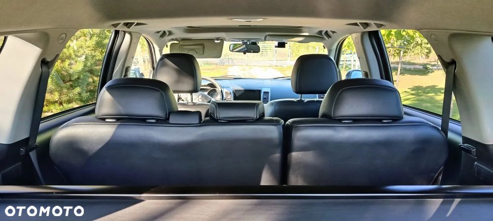 Mitsubishi Outlander - 10
