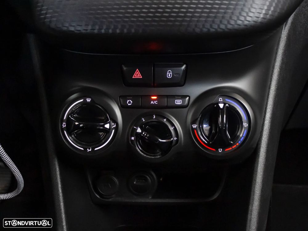 Peugeot 2008 1.2 PureTech Signature - 29