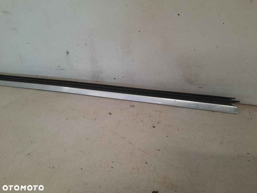 BMW520i E39 95-00 SEDAN LISTWA ZGARNIAJĄCADRZWI PRZÓD PRAWA CHROM 8185816 - 7
