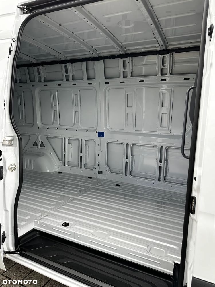 Mercedes-Benz Sprinter - 23