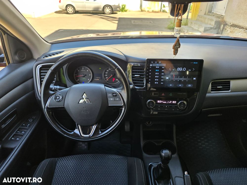 Mitsubishi Outlander 2.2 Litre DI-D AWD Intense - 13