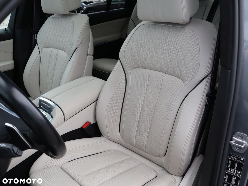 BMW X7 - 8