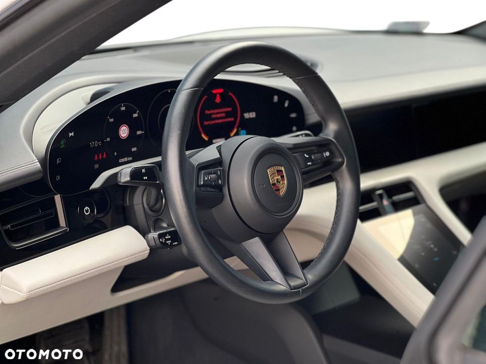 Porsche Taycan - 11
