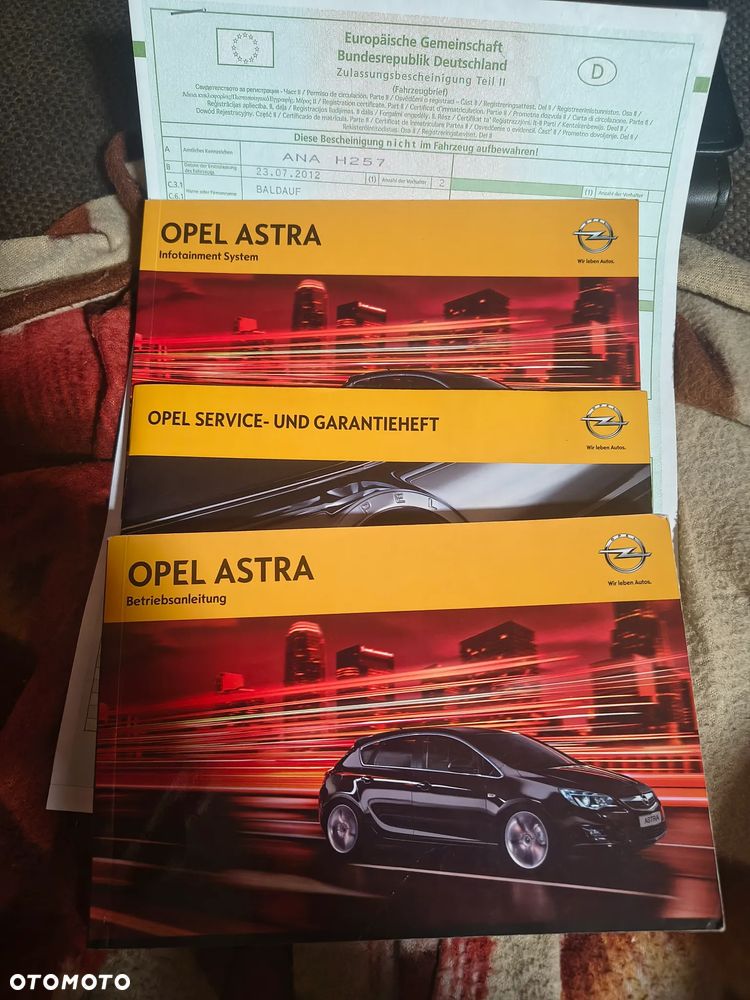 Opel Astra 2012 photo 2