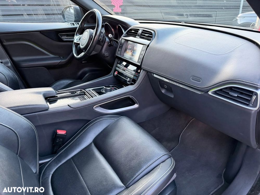 Jaguar F-Pace D300 AWD R-Dynamic HSE 90th Anniversary Edition - 17