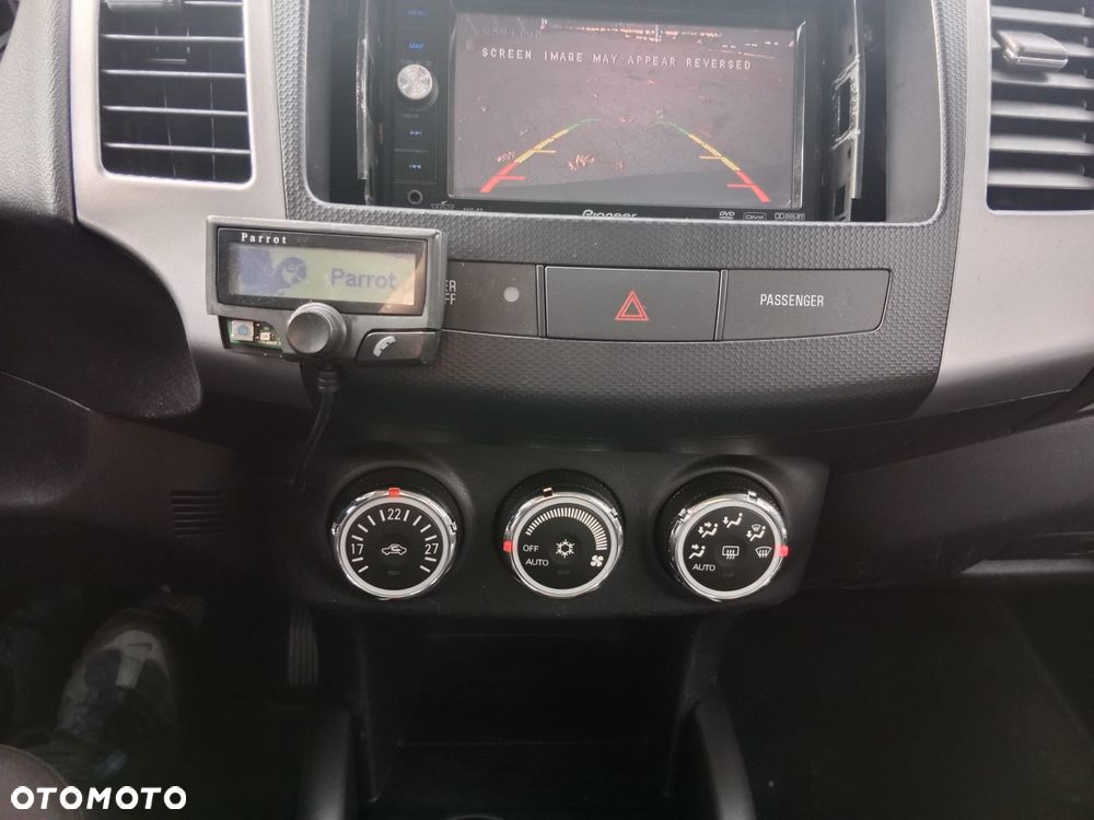 Mitsubishi Outlander 2.0 Intense + NAVI 2WD EU5 - 17