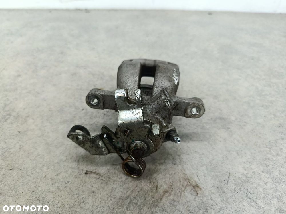 ZACISK HAMULCOWY LEWY TYŁ OPEL ASTRA H CZH1414 ABE 1.9 CDTI - 4