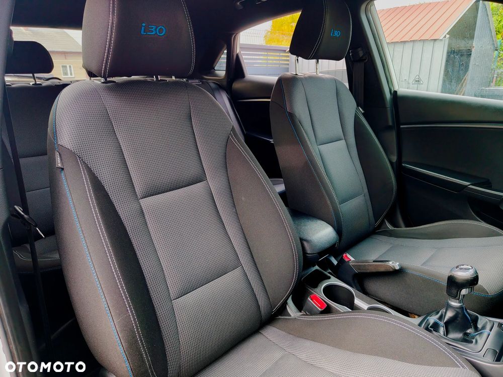 Hyundai i30 blue 1.6 GDI Passion - 31