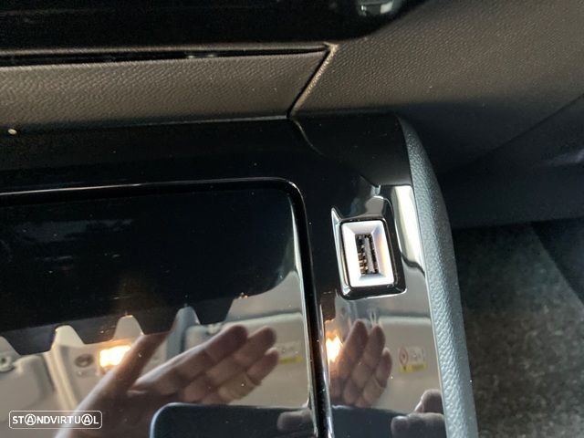 Peugeot e-208 Allure - 28