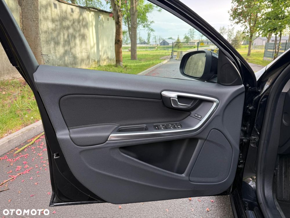 Volvo V60 D4 Geartronic Edition - 21