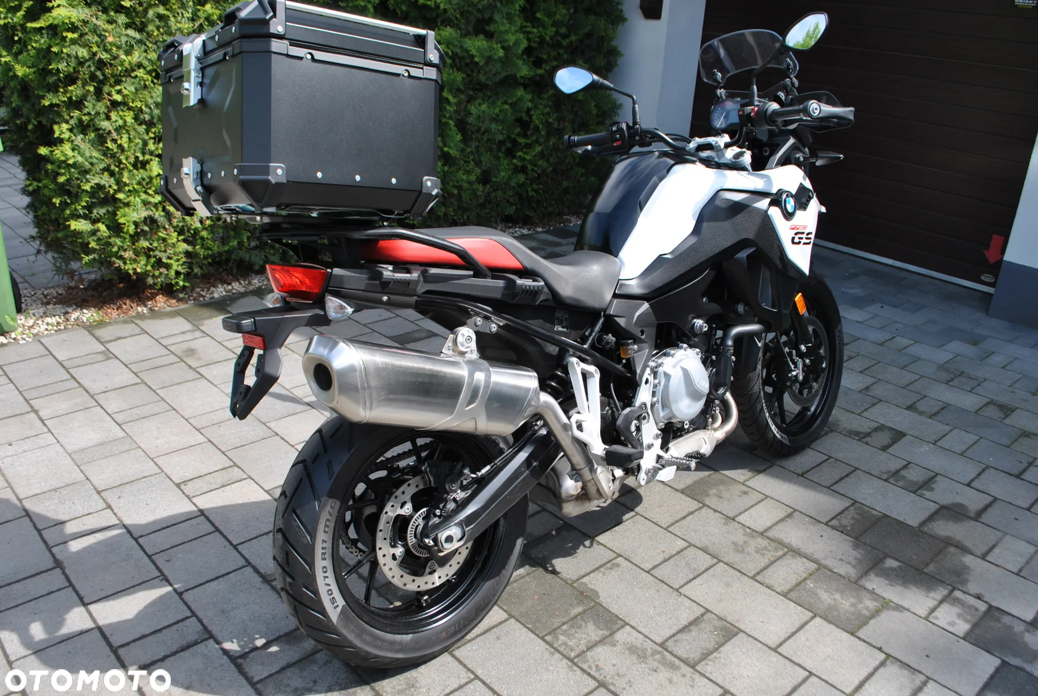 BMW F - 24