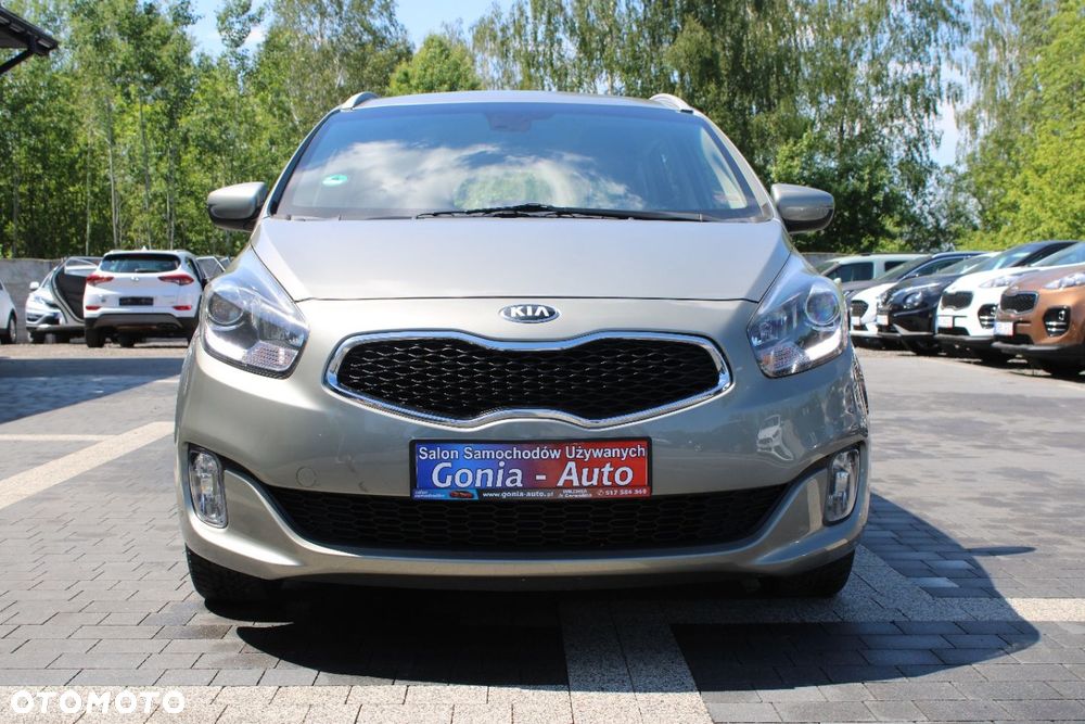 Kia Carens - 10