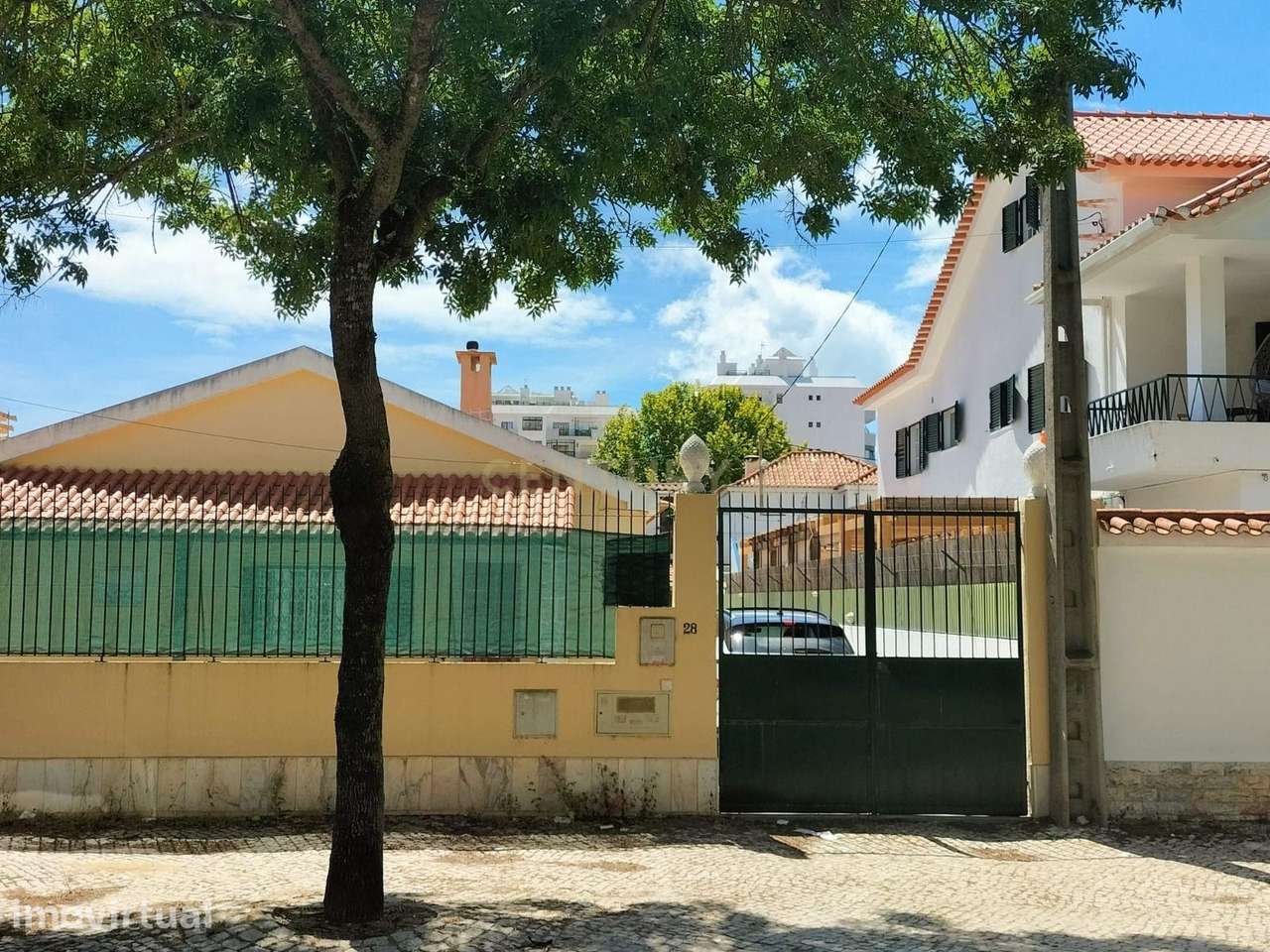 Propriedade na Costa da Caparica com duas moradias T3 independentes. - Grande imagem: 2/31