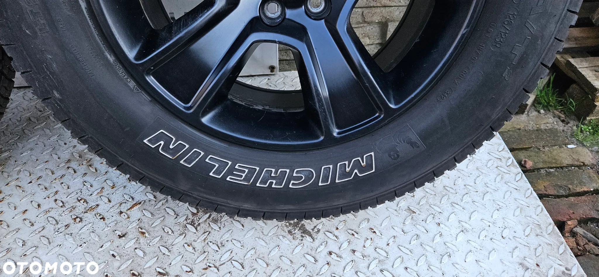 RAM 1500 V 5 2019-  Felgi aluminiowe Komplet felg Alufelgi 275/65/20 R20 20 Cali Felga 5YD55TRMAA 6x139.7 Opona bardzo ładna DOT 34/23 michelin - 18