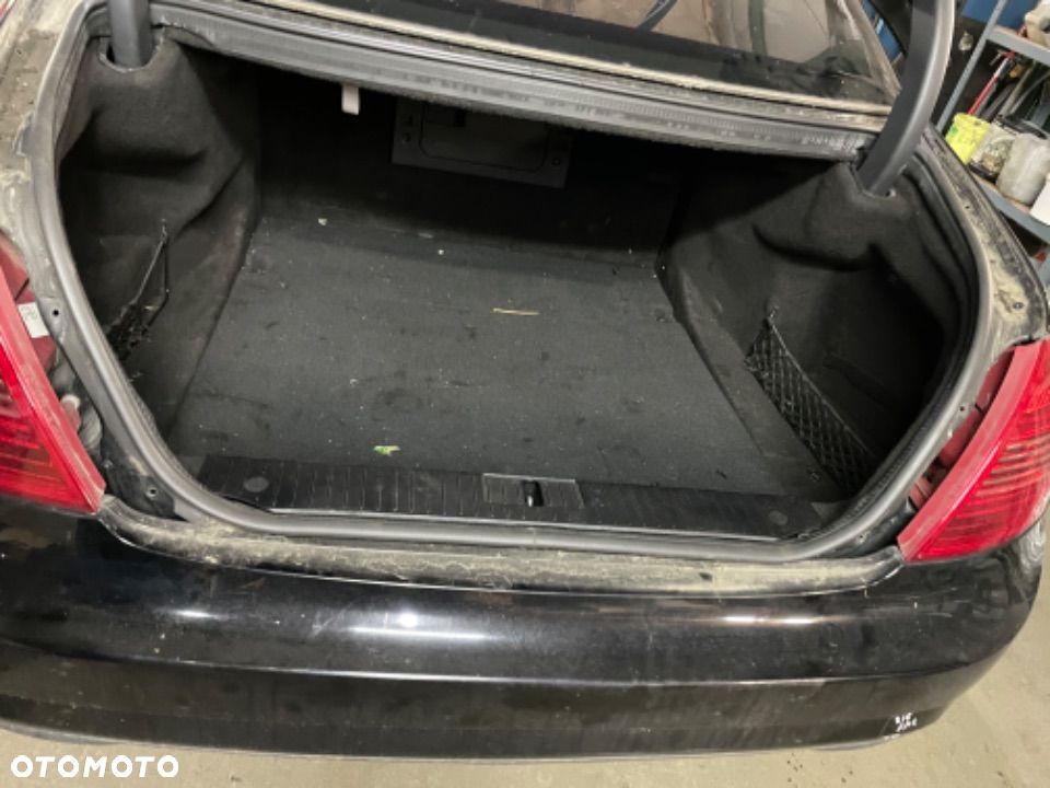 MERCEDES cl 216 czarna tapicerka bagażnika boczek plastik uszczelka osłona