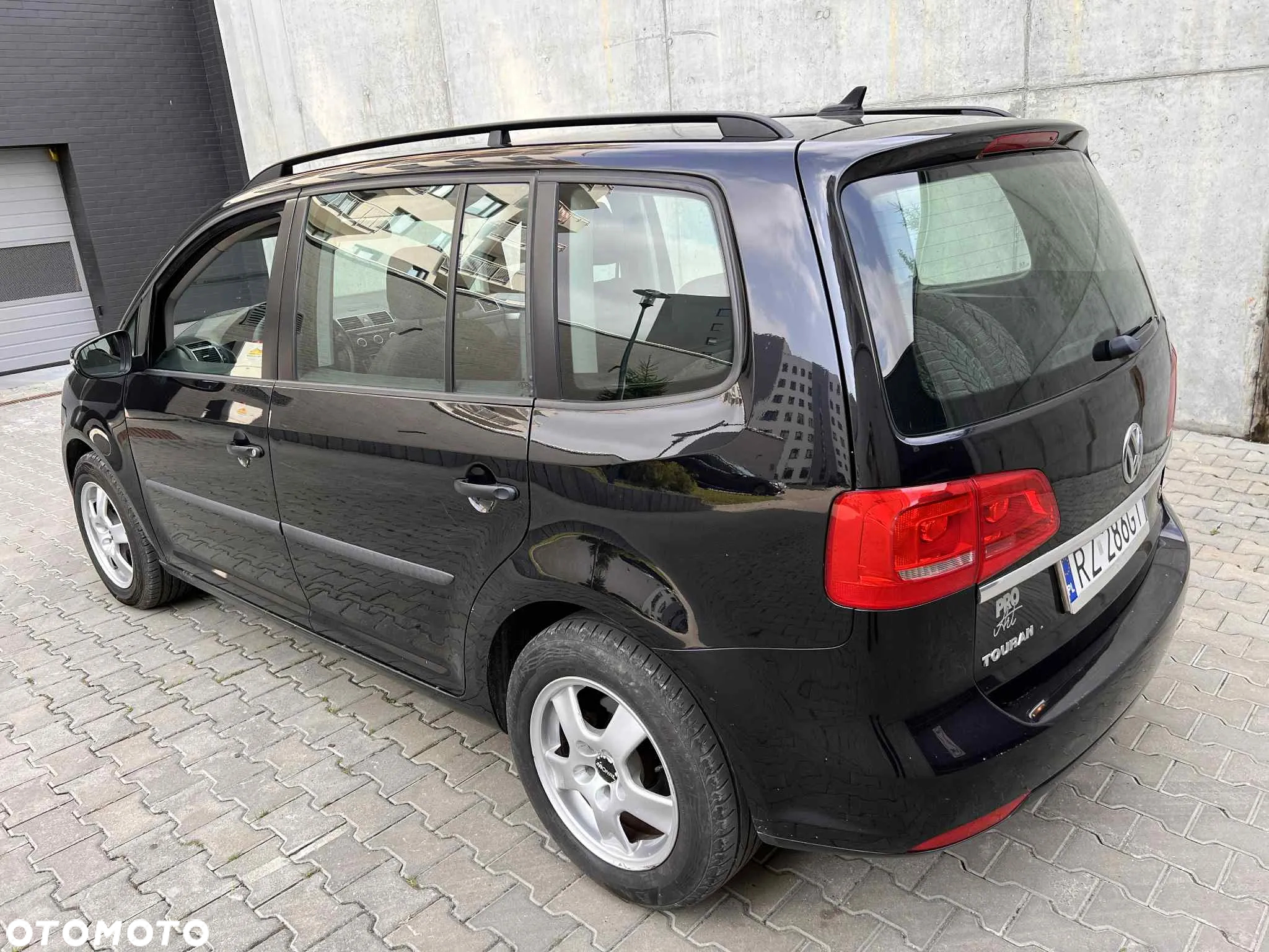 Volkswagen Touran 1.6 TDI DPF Trendline DSG - 24