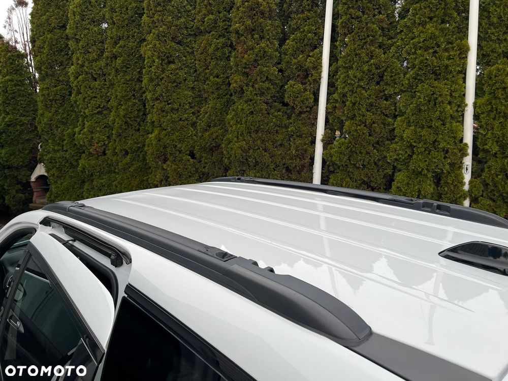 Chrysler Pacifica - 8