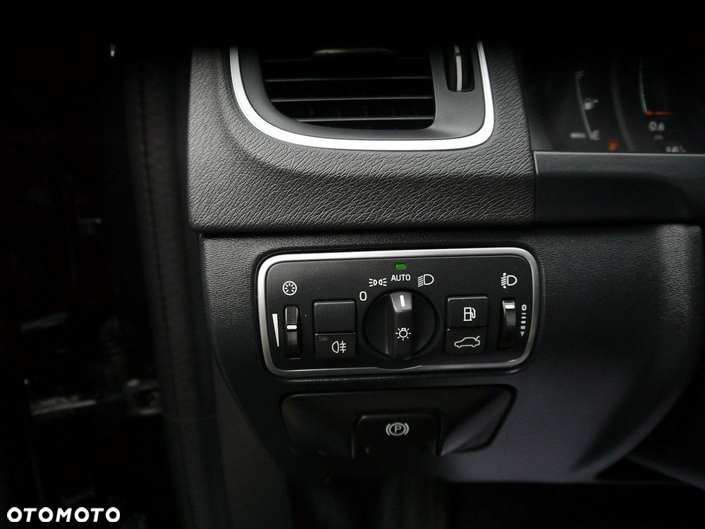 Volvo V60 D2 Drive-E Momentum - 34