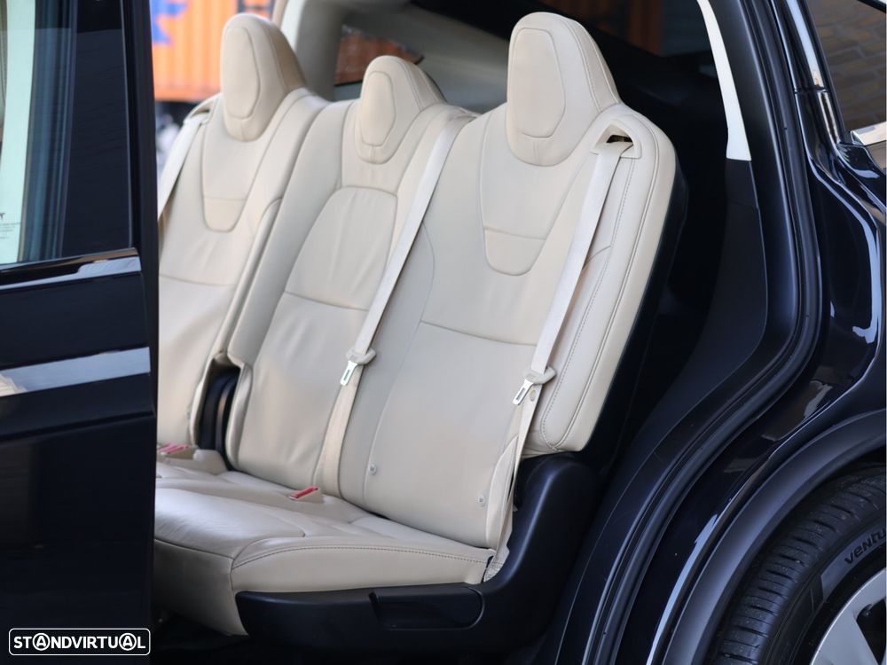 Tesla Model X 90D - 22