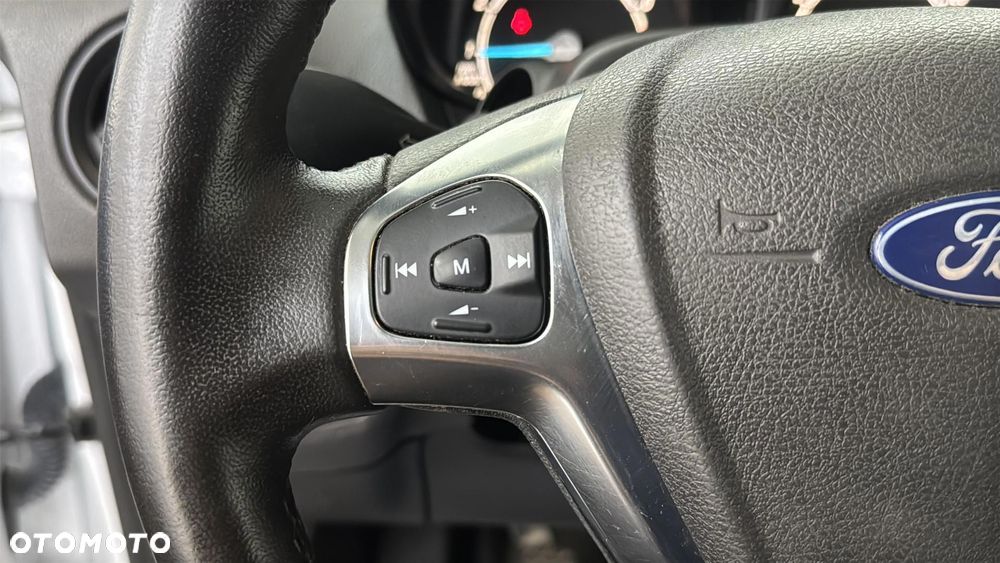 Ford Transit Courier - 21