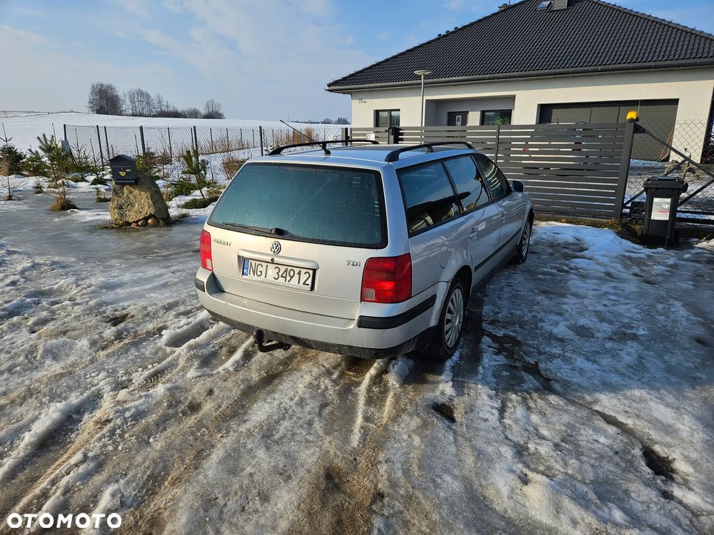 Volkswagen Passat - 4