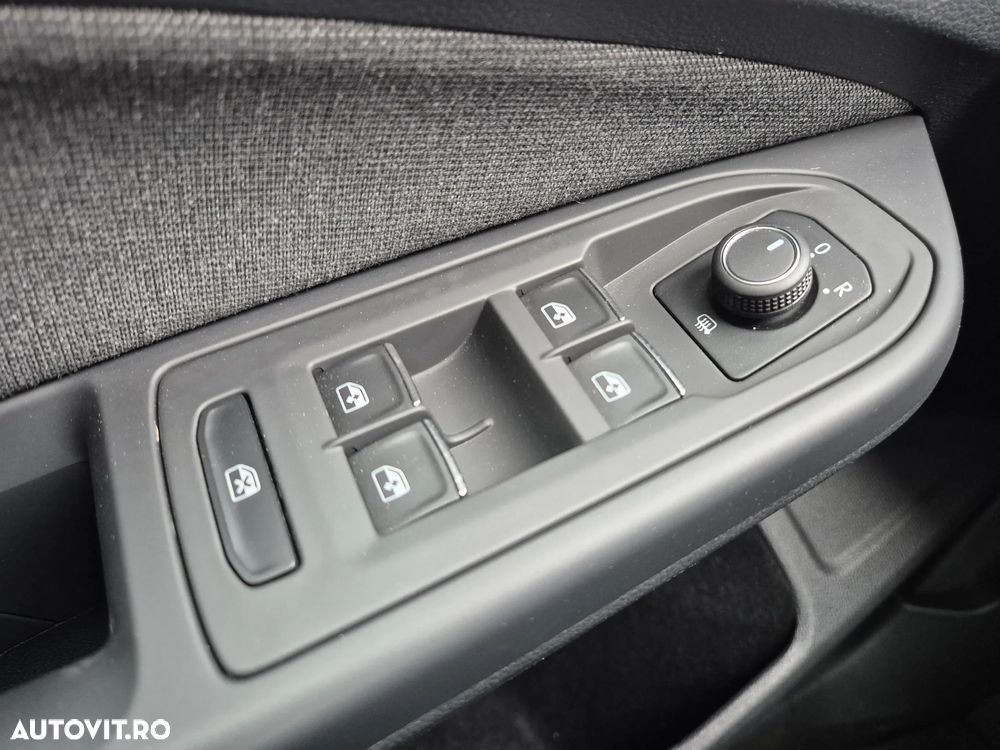 Volkswagen Golf 1.0 eTSI DSG MHEV Life - 33