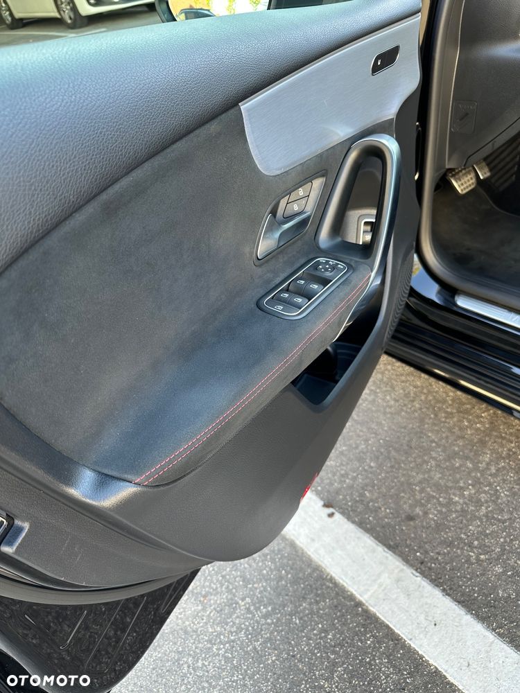 Mercedes-Benz Klasa A 180 7G-DCT Lim AMG Line Advanced Plus - 32