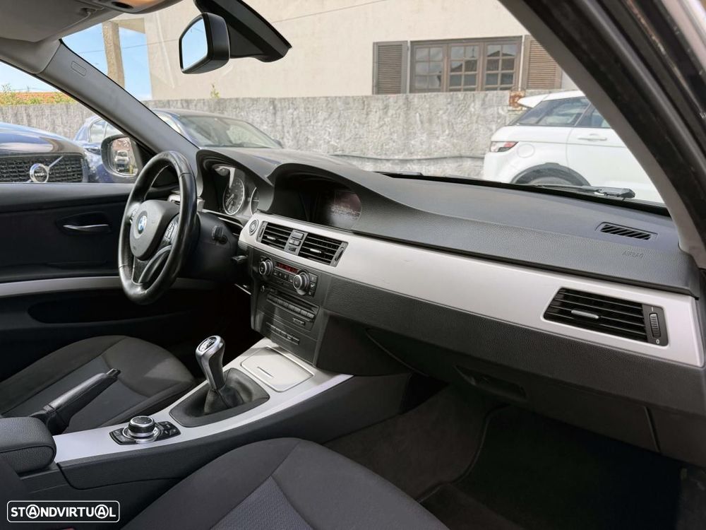 BMW 318 d LifeStyle - 27