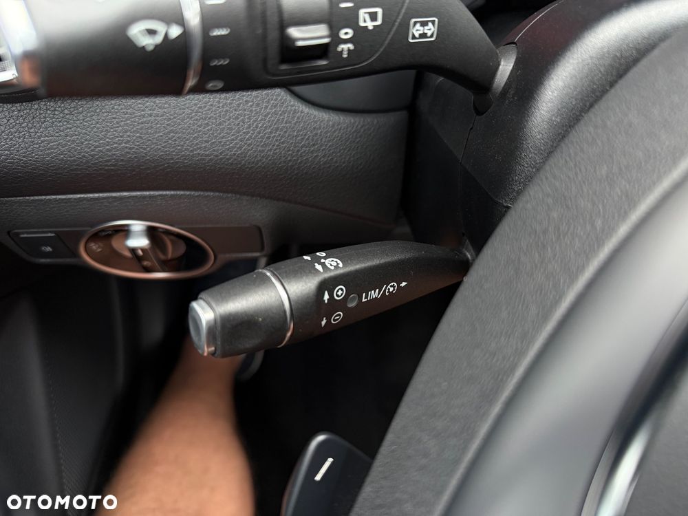 Mercedes-Benz CLA 180 7G-DCT Peak Edition - 32