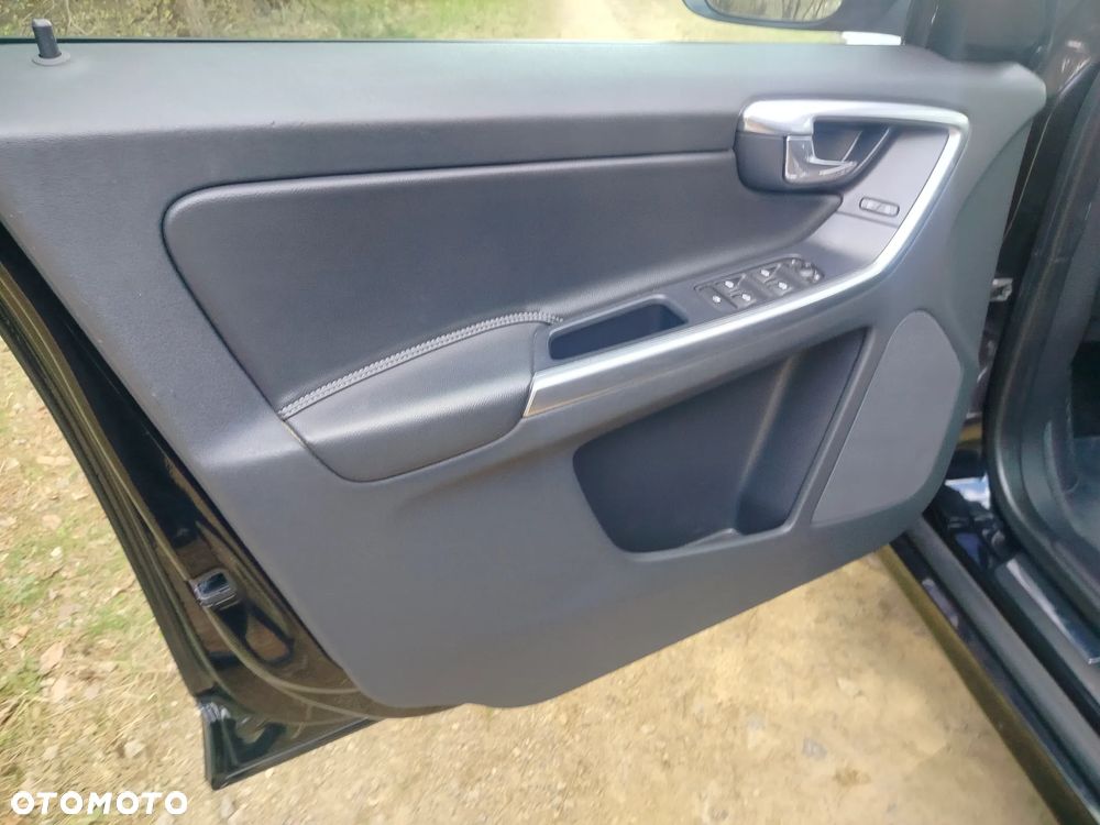 Volvo XC 60 D3 Drive-E Momentum - 22