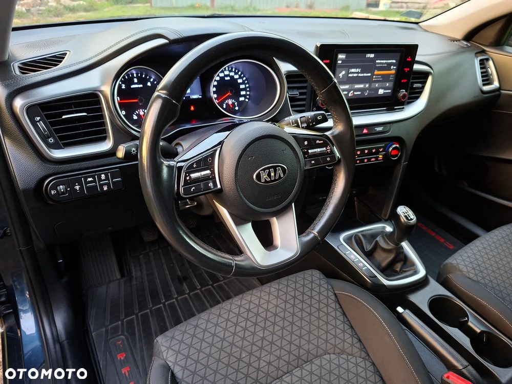 Kia Ceed 1.6 CRDi SCR M - 31
