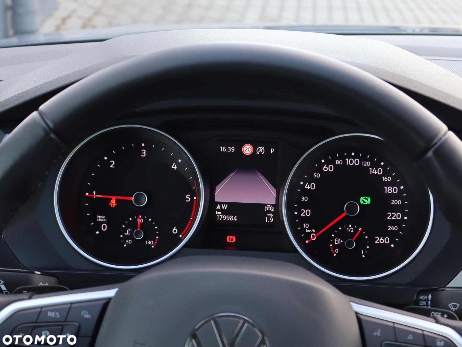 Volkswagen Tiguan - 12
