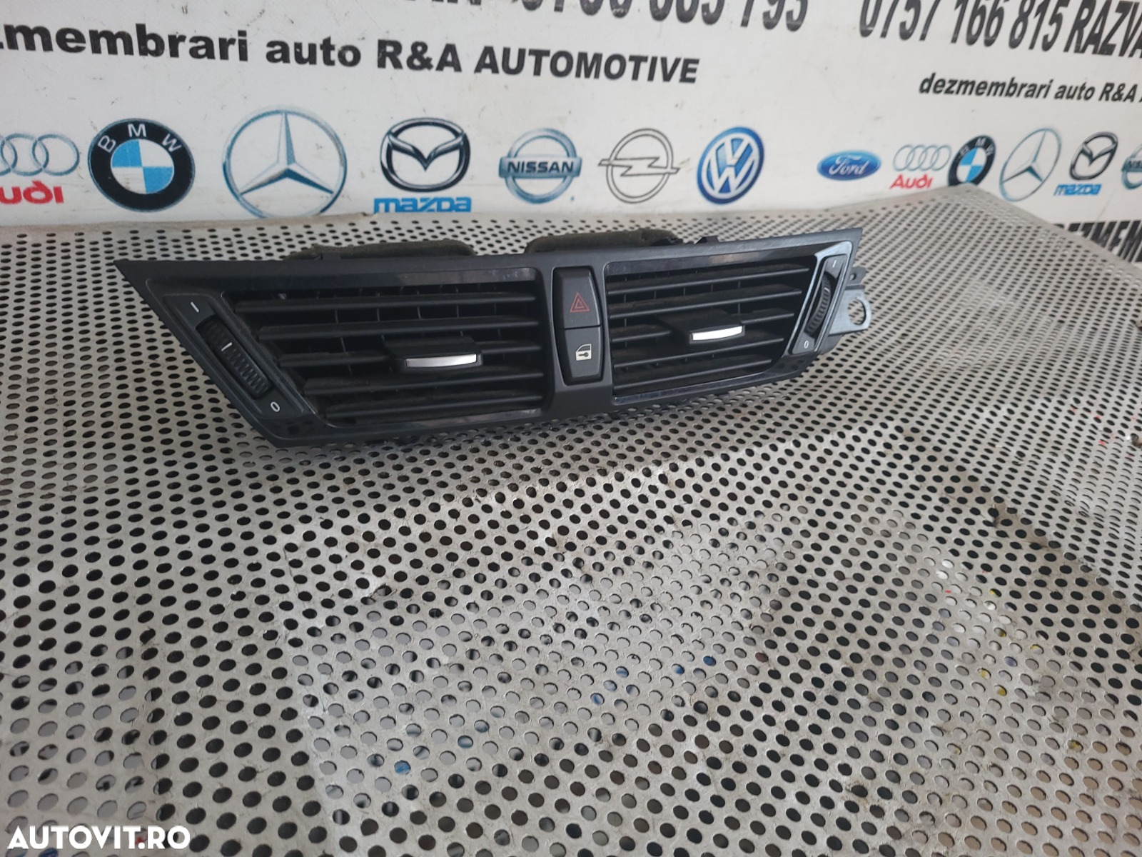 Grile Grila Aerisire Ventilatie Bord Centrala Bmw X1 E84 Volan Stanga Dezmembrez Bmw X1 E84 2.0 Die - 4