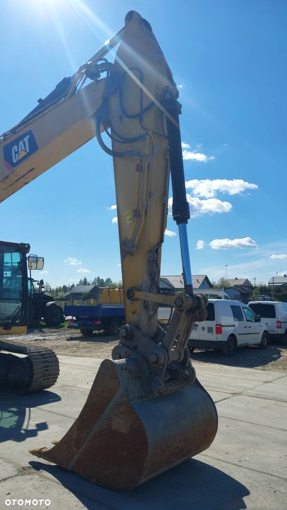 Caterpillar 323 - 15