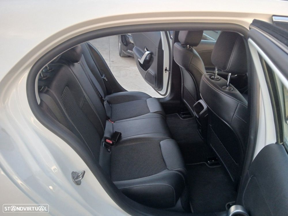 Mercedes-Benz A 250 e 8G-DCT - 35
