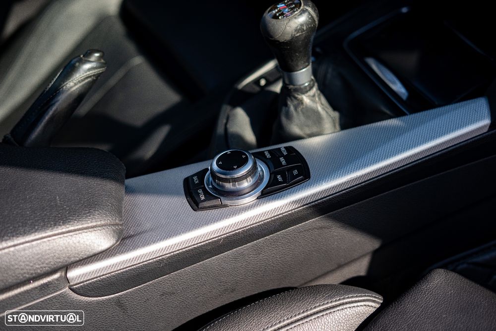BMW 328 i Pack M - 26