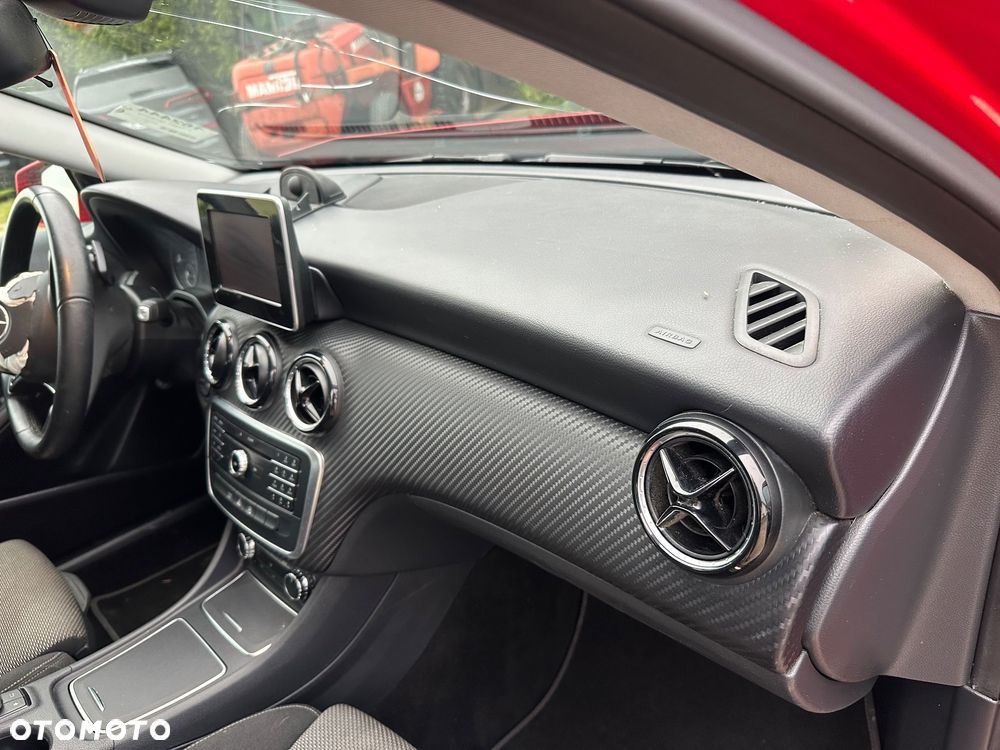 Mercedes-Benz GLA 180 7G-DCT UrbanStyle Edition - 13