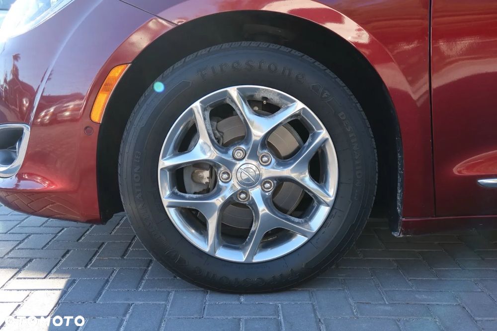 Chrysler Pacifica - 17