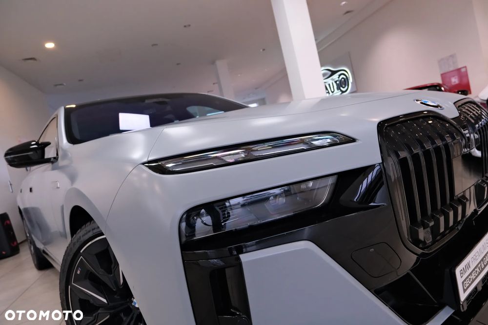 BMW Seria 7 M760e PHEV xDrive Individual Edition sport - 4