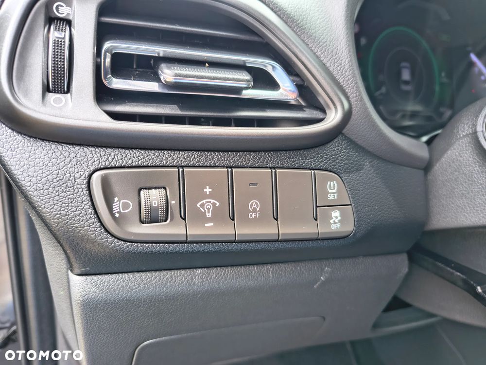 Hyundai i30 1.5 T-GDI 48V-Hybrid DCT EDITION 30 - 11