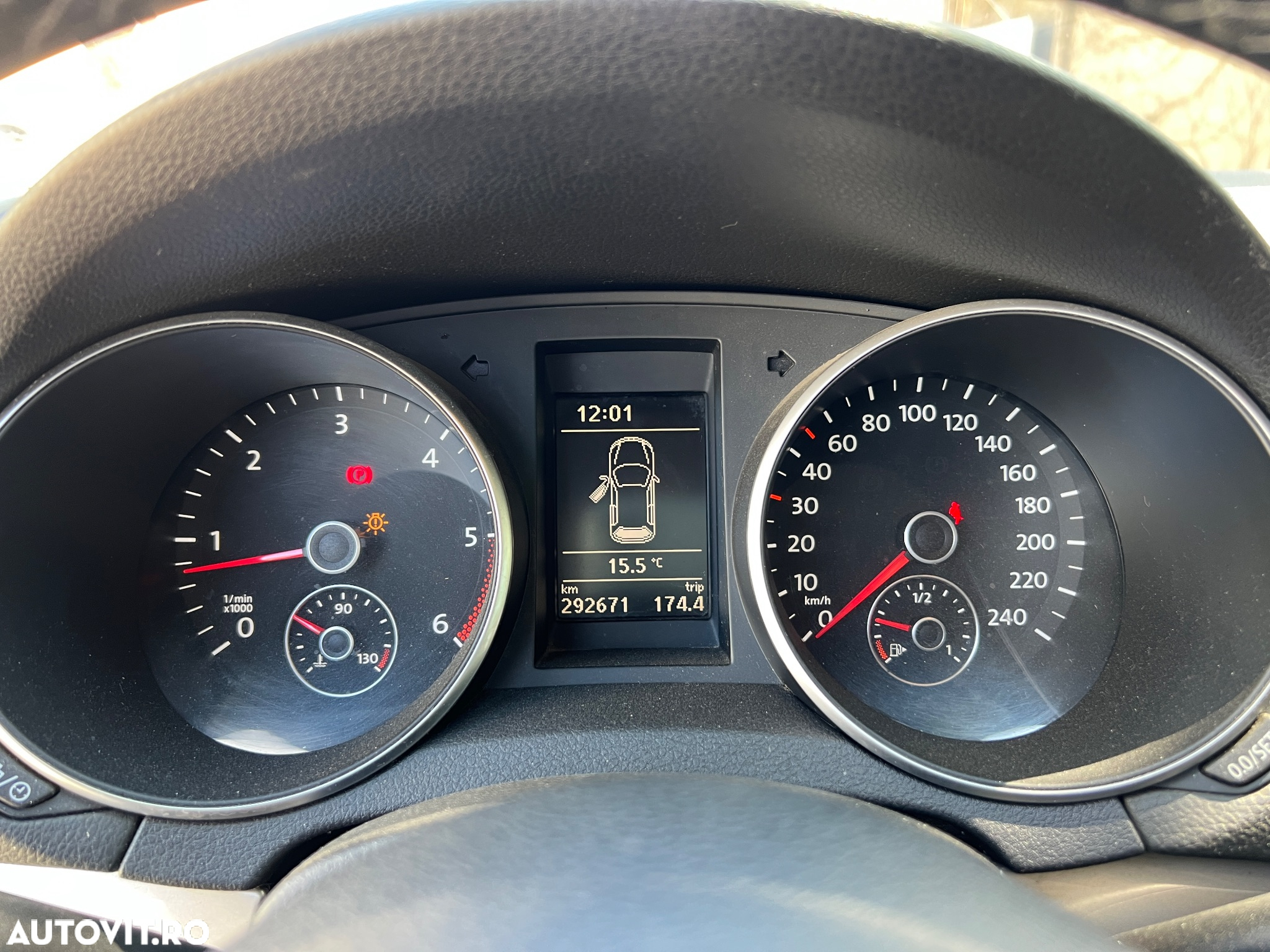 Volkswagen Golf 1.6 TDI BMT Comfortline - 23