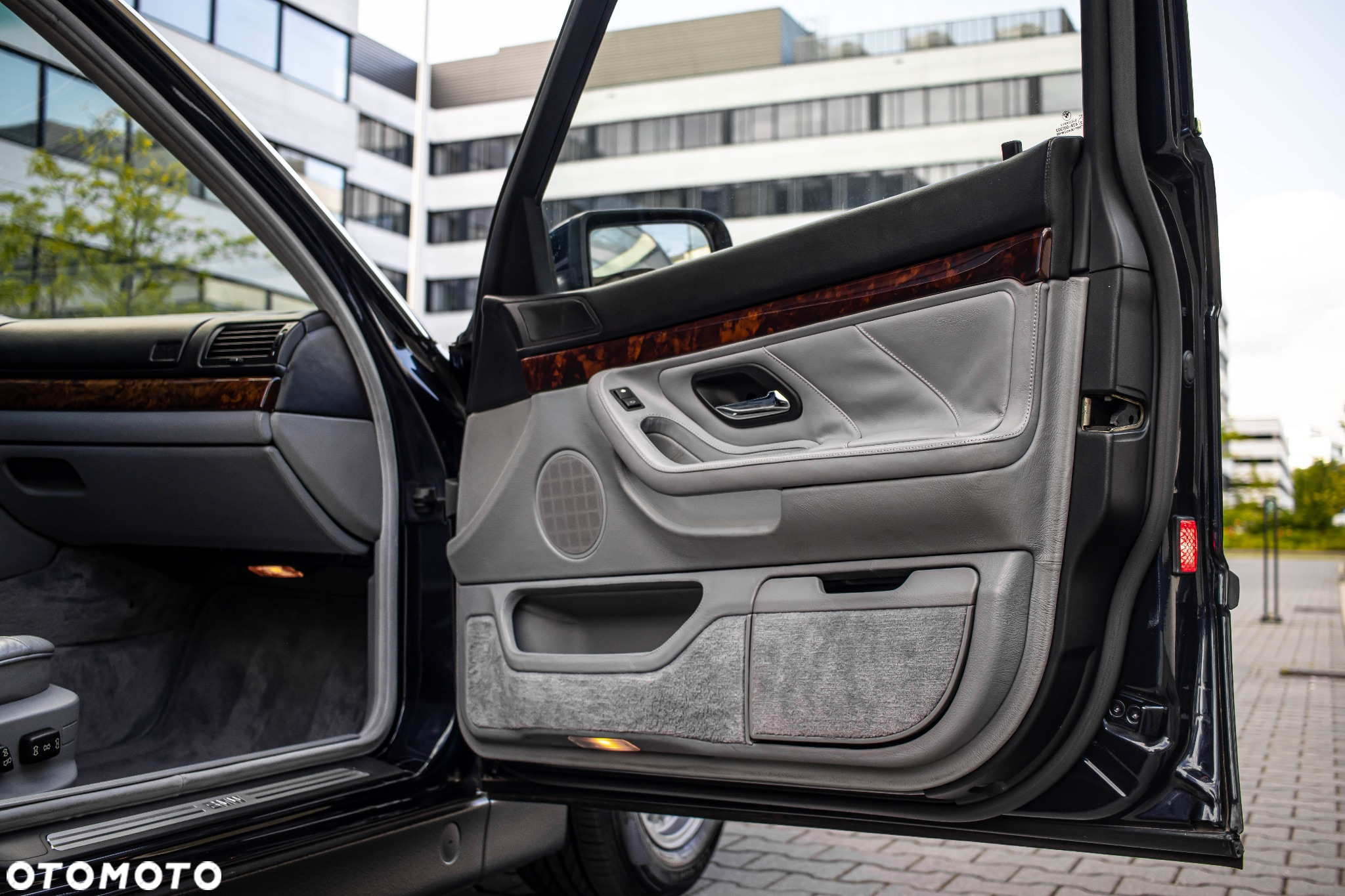 BMW Seria 7 750iL - 23