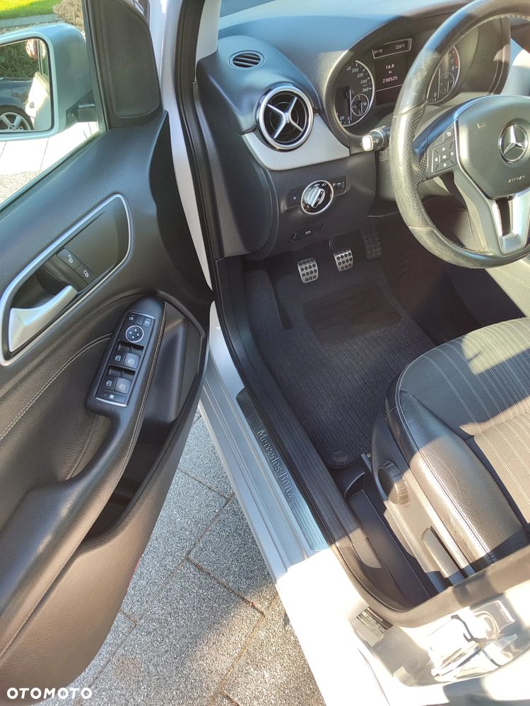 Mercedes-Benz Klasa B 180 - 10