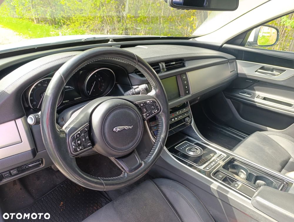 Jaguar XF 25t Prestige - 5
