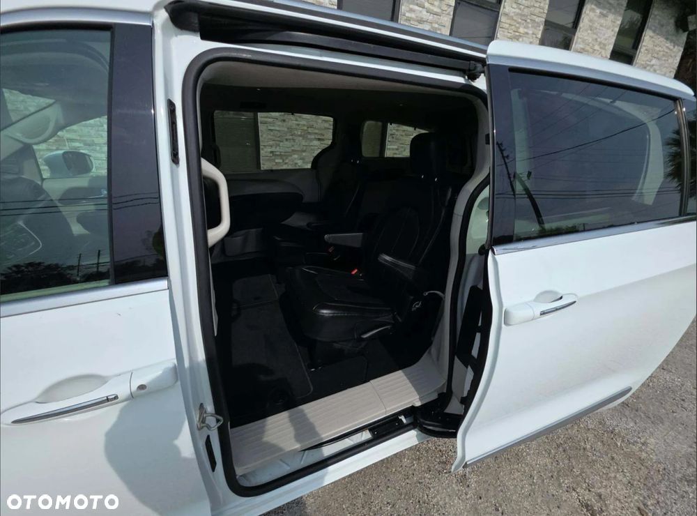 Chrysler Pacifica - 13