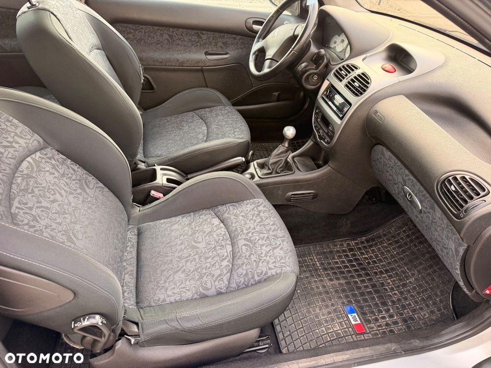 Peugeot 206 - 18