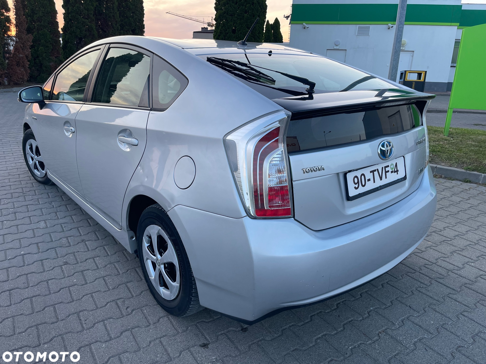 Toyota Prius (Hybrid) Executive - 4