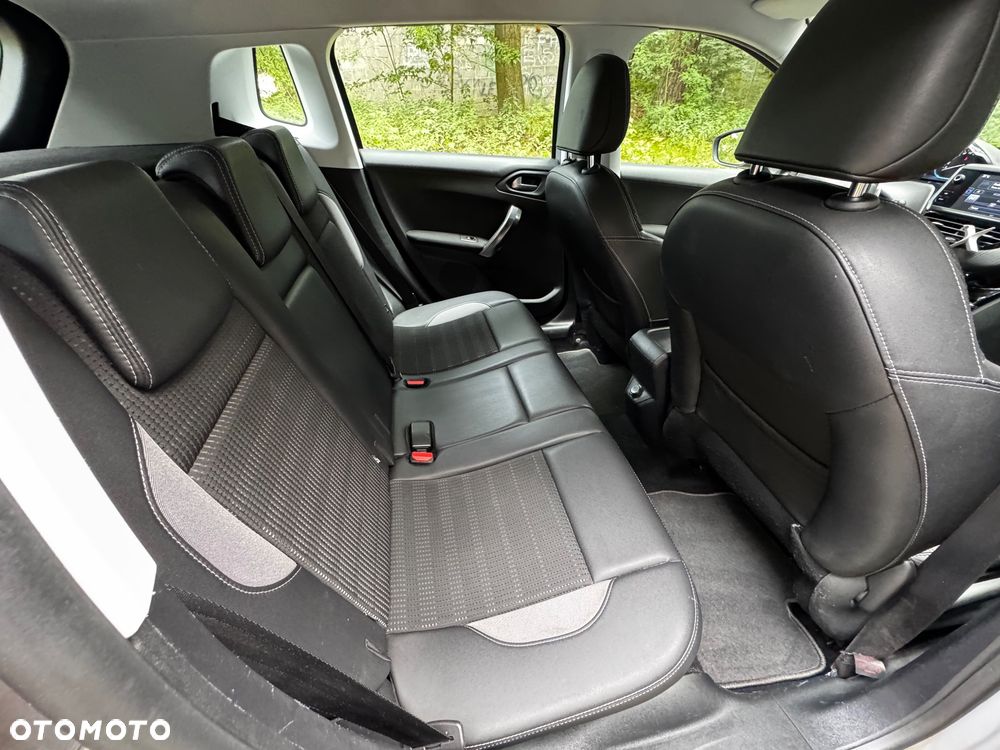 Peugeot 2008 - 18