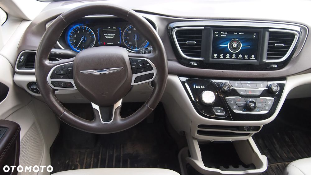 Chrysler Pacifica - 9