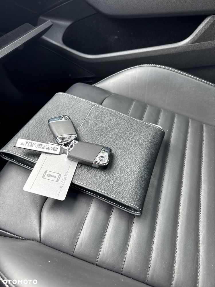 Volkswagen Passat - 25